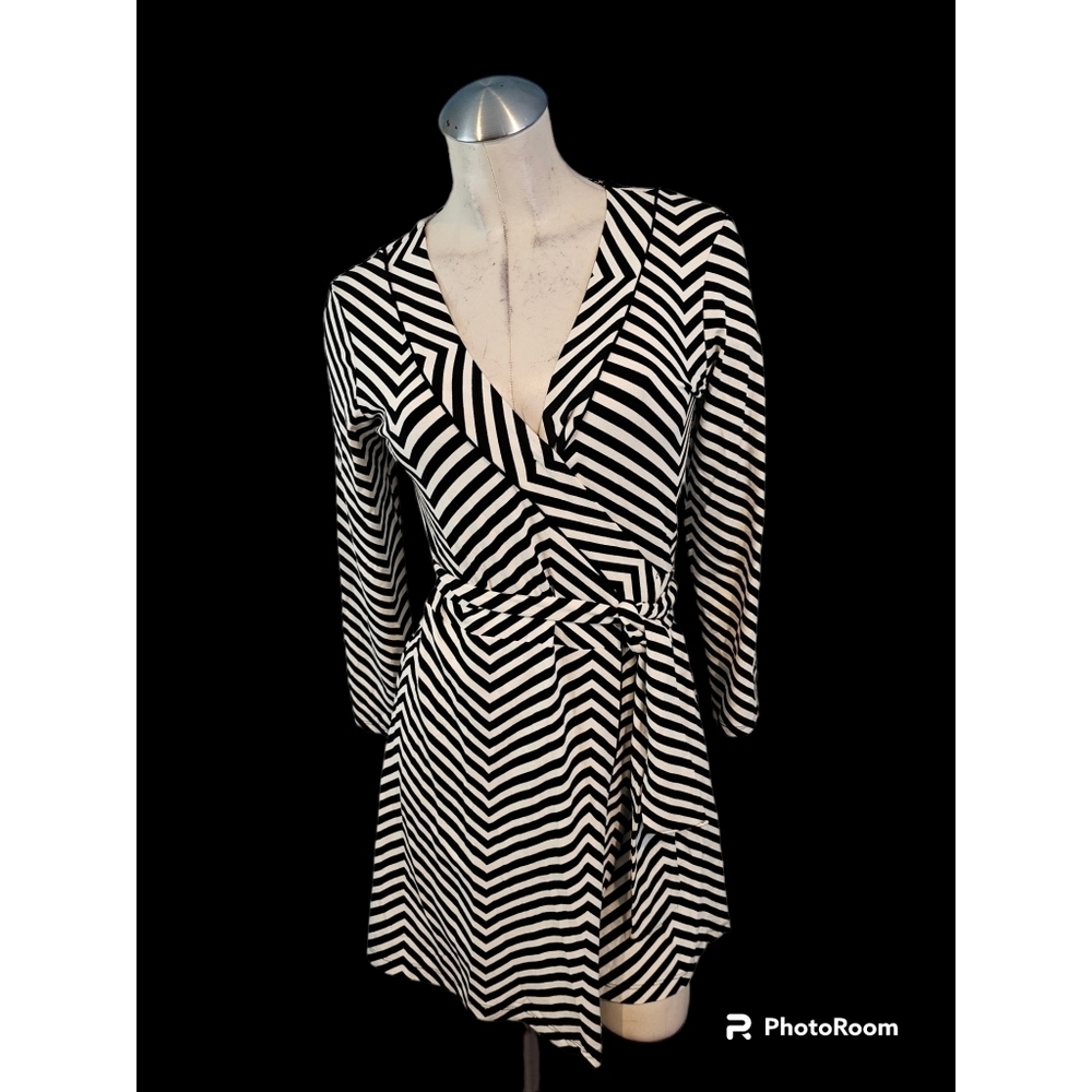 Banana Republic Size PS Wrap Dress Black Off White